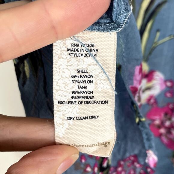 Soft Surroundings Sequins Embroidered Floral Top Roll Tab Sleeves Boho Sz Medium - Picture 14 of 16